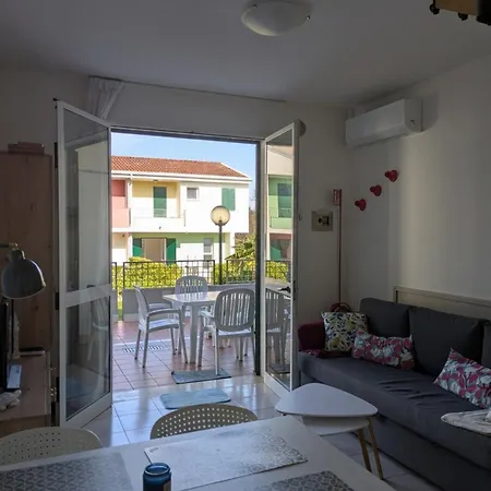 Charming Two-level With Pool וילה קאורלה