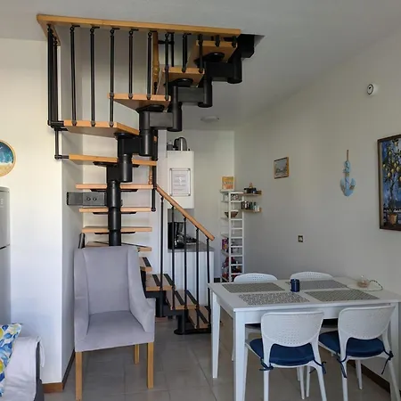 Charming Two-level With Pool 别墅