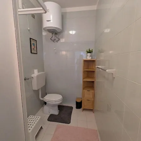 Charming Two-level With Pool וילה