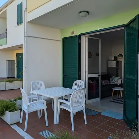 Charming Two-level With Pool וילה