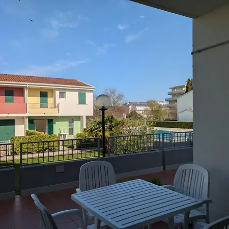 Charming Two-level With Pool וילה קאורלה