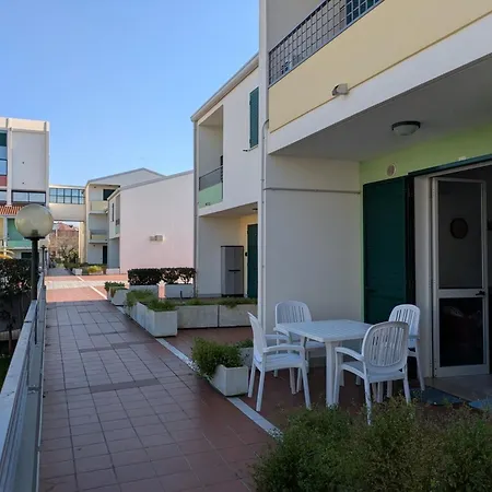 Charming Two-level With Pool * קאורלה