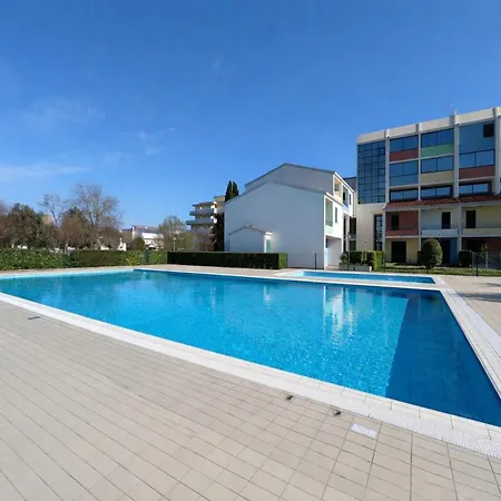 Charming Two-level With Pool וילה קאורלה